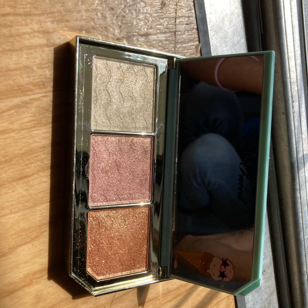 Too faced highlighting palette